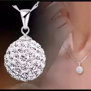 Silver tone fashion necklace